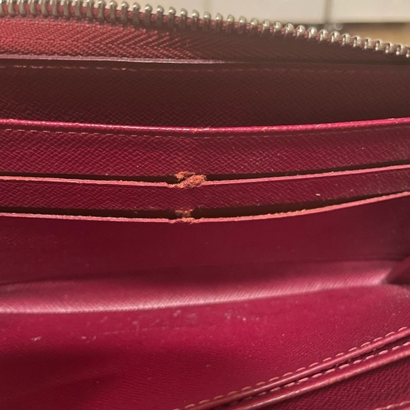 Louis Vuitton EPI Wallet - Picture 5 of 8